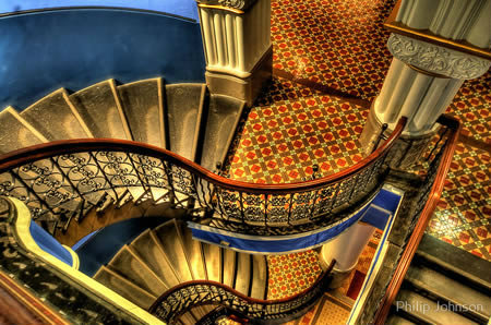 Vertigo Staircase - QVB Building ออสเตรเลีย