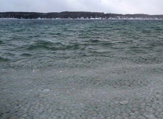 ปรากฏการณ์น้ำแข็ง ลึกลับ ทะเลสาบ Michigan