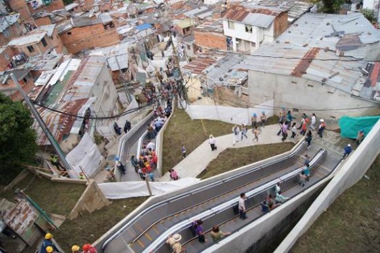 บันไดเลื่อนยักษ์ กลางแจ้ง แห่ง โคลัมเบีย Giant Outdoor Escalator