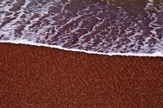 เรดบีช หาดสีแดง มหัศจรรย์แห่ง ปาราคัส