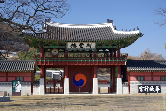 พระราชวังฮวาซองแฮงกุง เมืองซูวอน