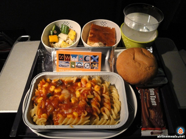 10 อันดับ เสิร์ฟอาหารบนเครื่องดีที่สุดในโลก อาหารบนเครื่องบิน