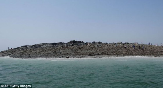 แห่เที่ยว " ซาลซาลา " เกาะแห่งใหม่ กลางทะเลปากีสถาน