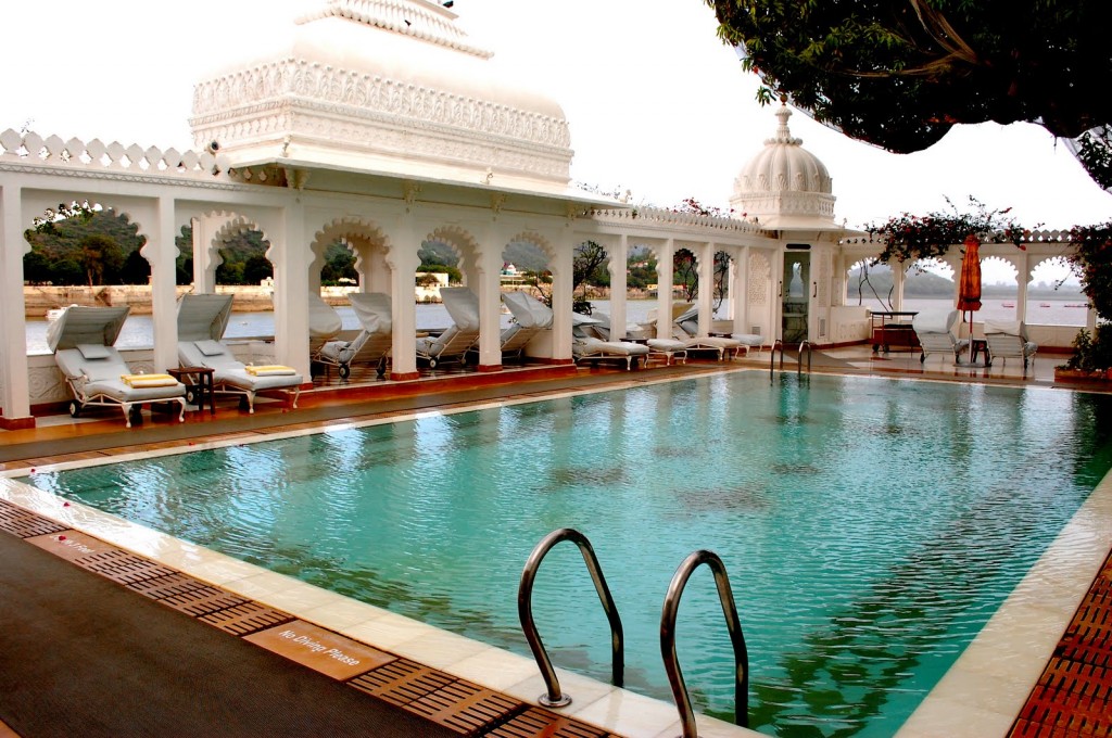 เลค พาเลซ โรงแรมหรูลอยน้ำ ประเทศอินเดีย