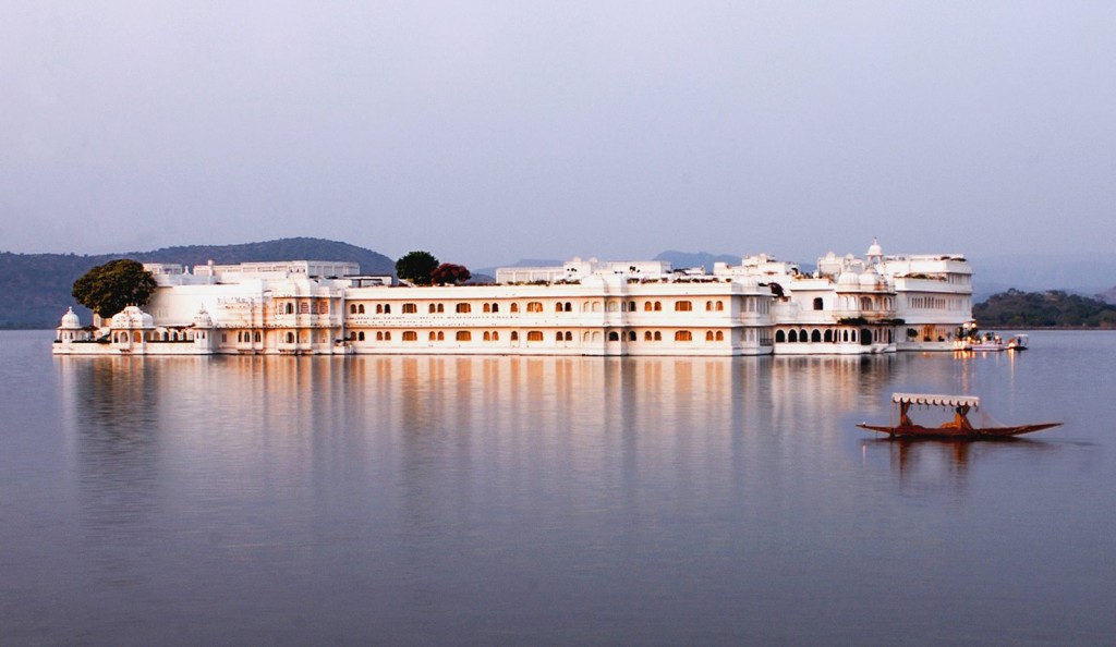 เลค พาเลซ โรงแรมหรูลอยน้ำ ประเทศอินเดีย