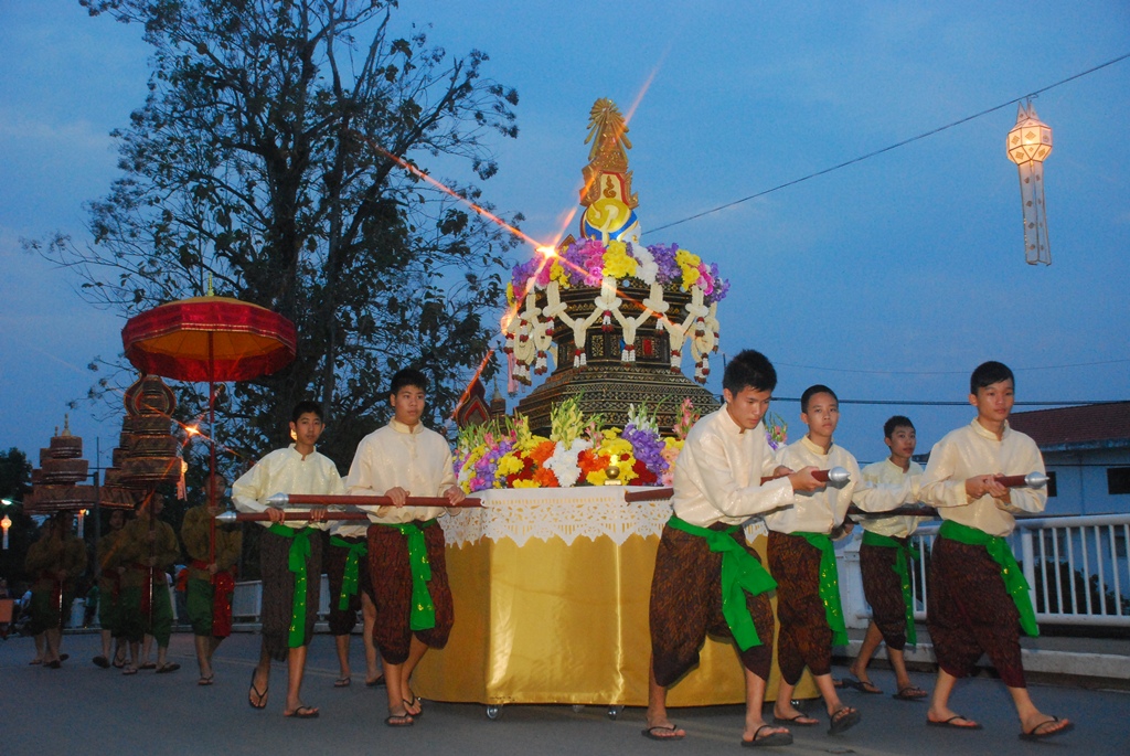 ชวนเที่ยวนมัสการ องค์พระธาตุแช่แห้ง งานประเพณีหกเป็ง  ปี 2557