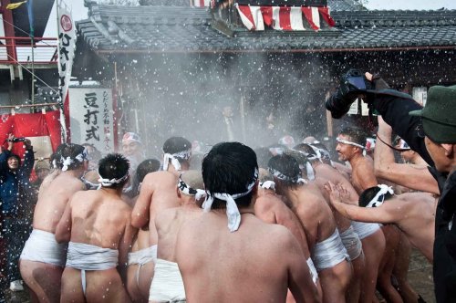 เทศกาล ฮาดากะ มัตสึริ เปลือยท้าหนาว ญี่ปุ่น