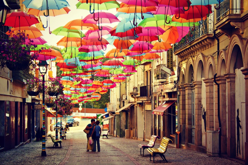 เที่ยวเทศกาล ถนนร่มหลากสี ที่เมืองอากุยดา ประเทศโปรตุเกส