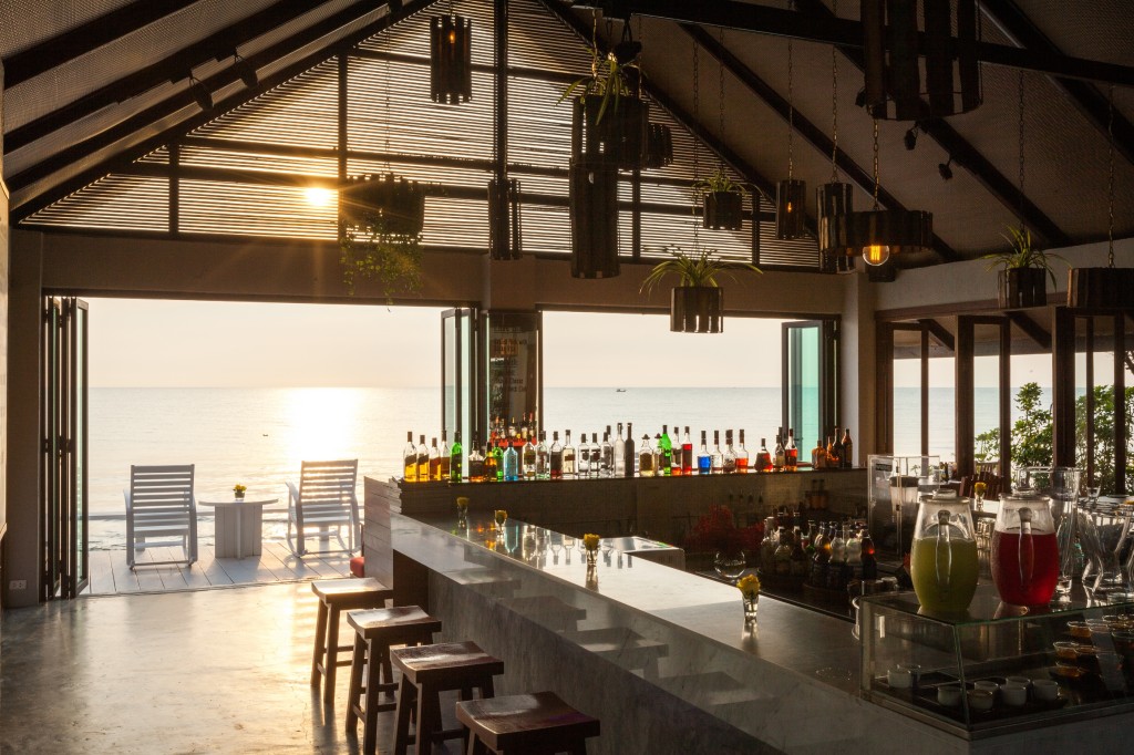 Let's Sea - Beachfront Bar (2)