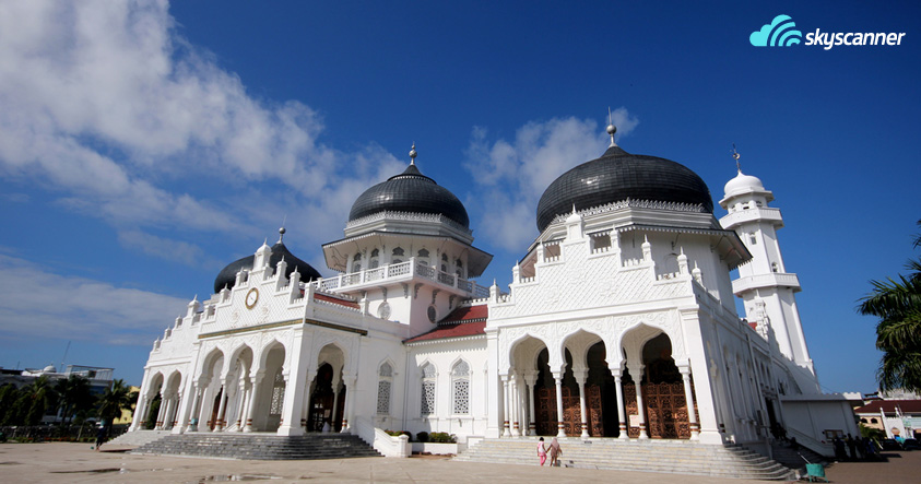 indonesia_banda-aceh_baiturrahman-grand-mosque_shutterstock_92244928_fb