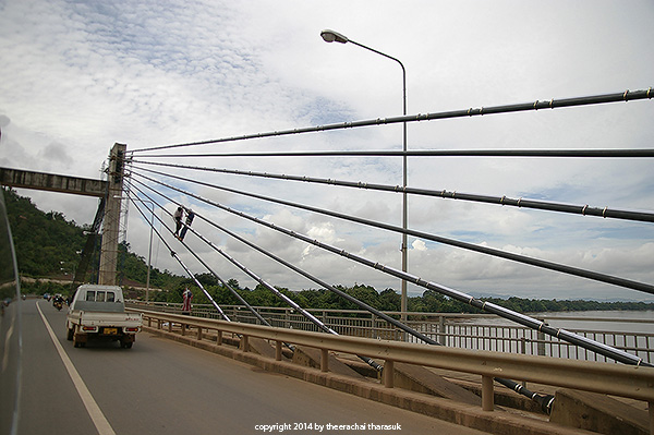 สะพานข้ามแม่น้ำโขง เชื่อมไทย-ลาว