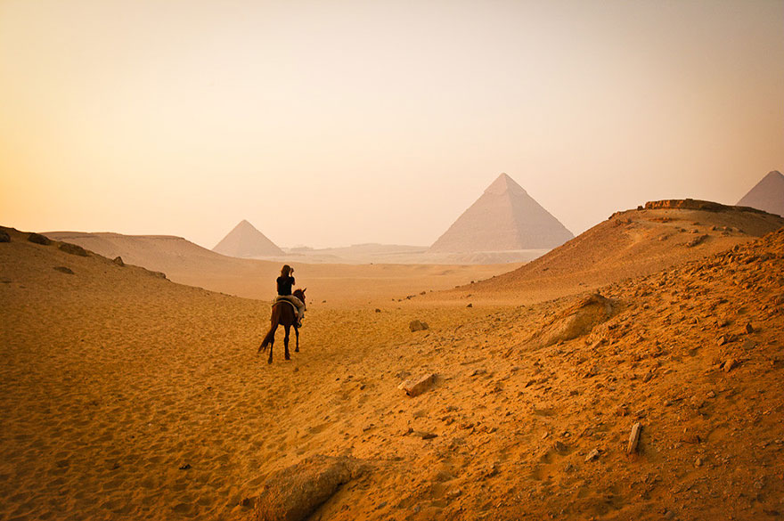Pyramids-of-Giza-Egypt 25 สถานที่ไม่น่าเชื่อ ที่ควรจะได้เห็นก่อนที่คุณจะตาย 