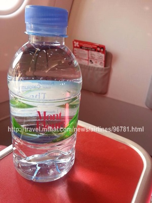 air-asia-x-business-class-mineral-water