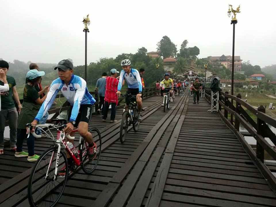 ปั่นจักรยานข้ามสะพานมอญ