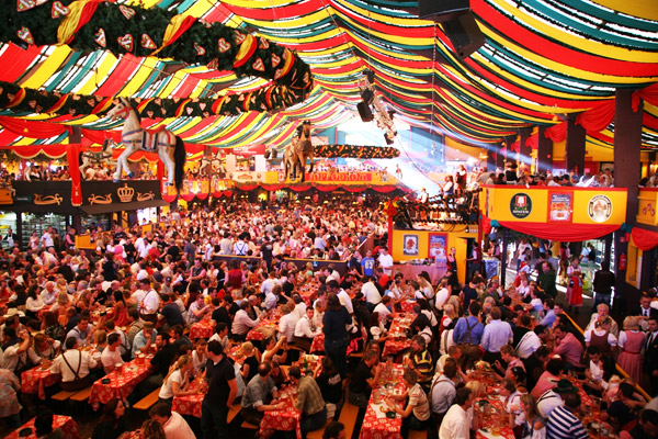  อ็อกโทเบอร์เฟสต์ (Oktoberfest) เมืองมิวนิก ประเทศเยอรมนี  