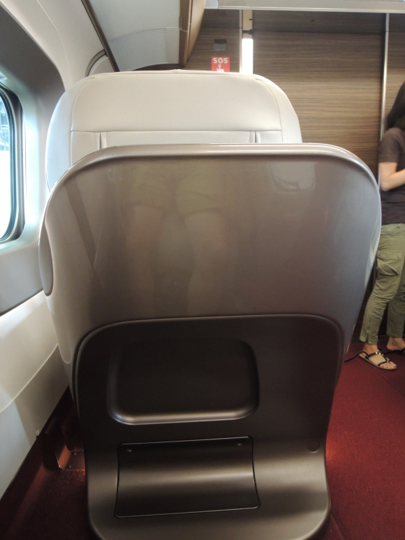 การเดินทางที่หรูหราด้วยรถไฟความเร็วสูงอาโอโมริแบบ First Class
