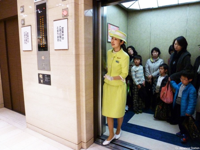 การใช้ลิฟท์ ของคนญี่ปุ่น