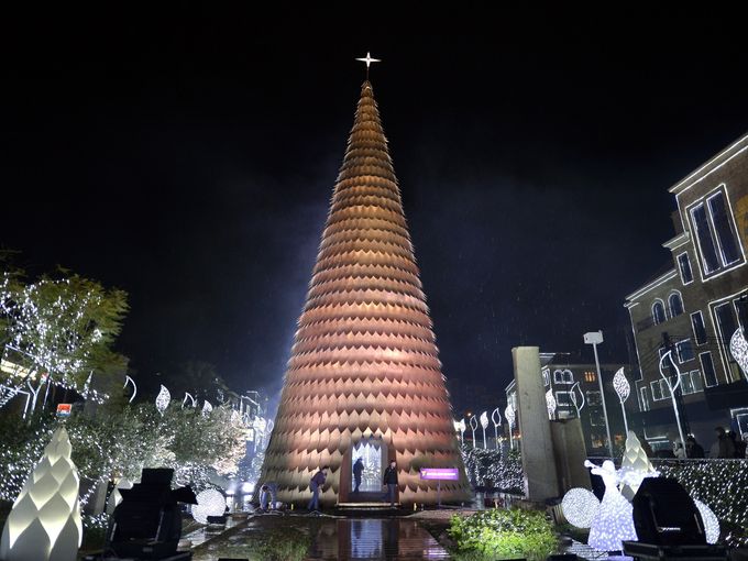 LEBANON-TRADITIONS-CHRISTMAS-TREE