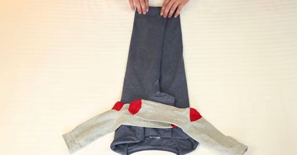  วิธีม้วนเสื้อผ้าและถุงเท้า