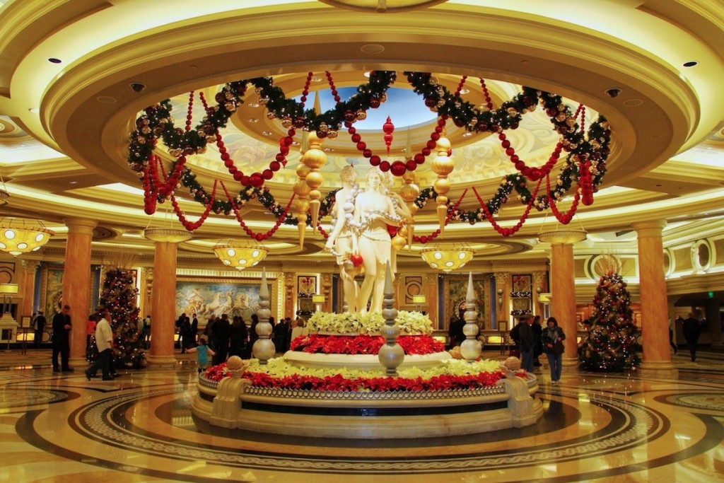 Caesars-Palace-Christmas-decor