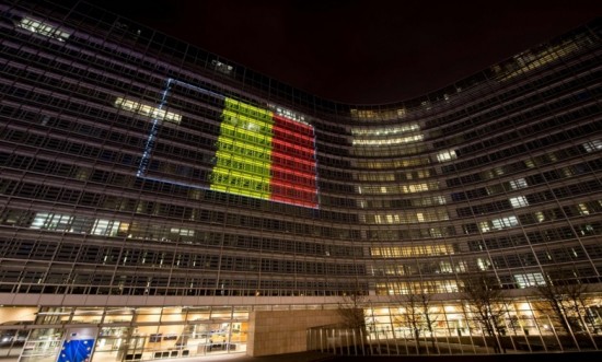 แลนด์มาร์คทั่วโลก พร้อมใจประดับแสงไฟเป็นธงชาติ เบลเยียม