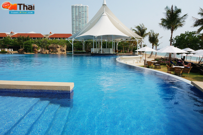 Movenpick Siam Hotel Pattaya pool 10