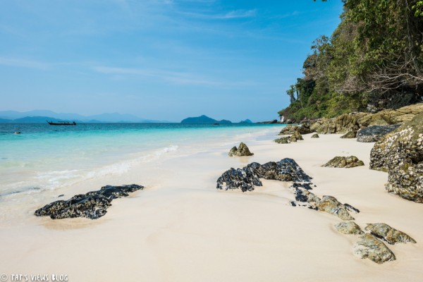 น้ำใส ทรายขาว เงียบสงบจนอยากจะทิ้งตัว ที่หมู่เกาะกำ เกาะที่ยังไม่ฮิตแต่สวยเลอค่า!