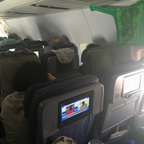 20 ภาพที่จะทำให้คุณร้องยี้! ระหว่างเดินทางบนเครื่องบินannoying-passenger-shaming-flight-travel-airlines-67__605