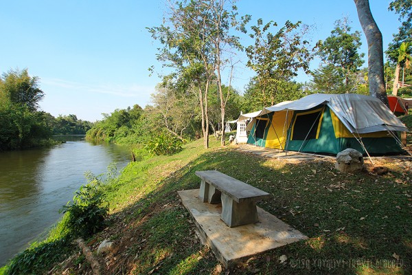 นอนเต็นท์ติดแอร์ ล่องแพริมแม่น้ำแคว ที่ ไมด้า รีสอร์ท กาญจนบุรี