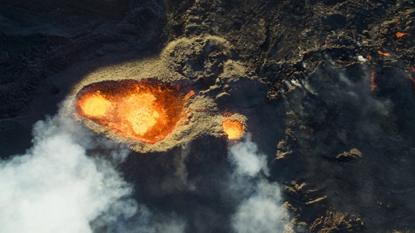 อย่างสวย! ภาพถ่าย Drone ที่ดีที่สุดในโลกประจำปี 2016Piton-de-la-fournaise-volcano-by-DroneCopters