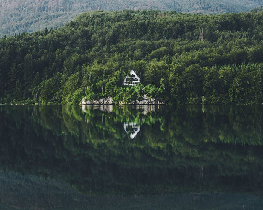 บ้านไม้กลางป่าเขา ริมทะเลสาบ