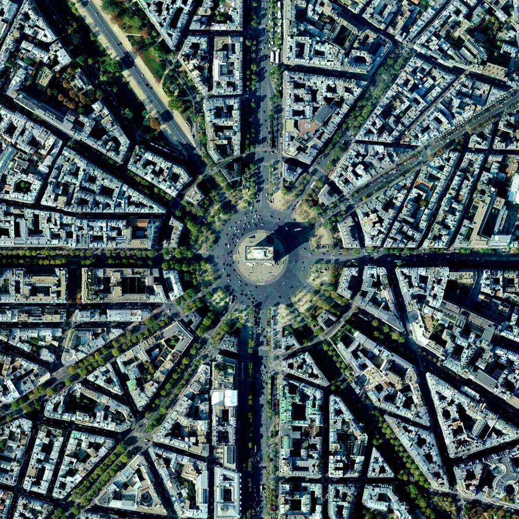 Arc de Triomphe หรือ ประตูชัยฝรั่งเศส : กรุงปารีส ประเทศฝรั่งเศส