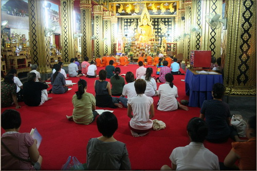 new-year-2560-temple-pray-2
