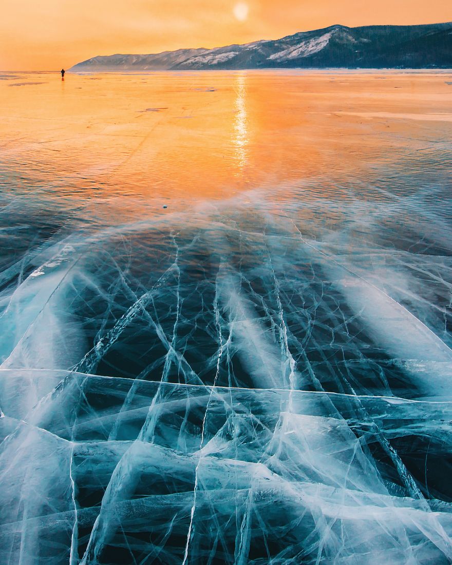 ทะเลสาบไบคาล เป็นน้ำแข็ง