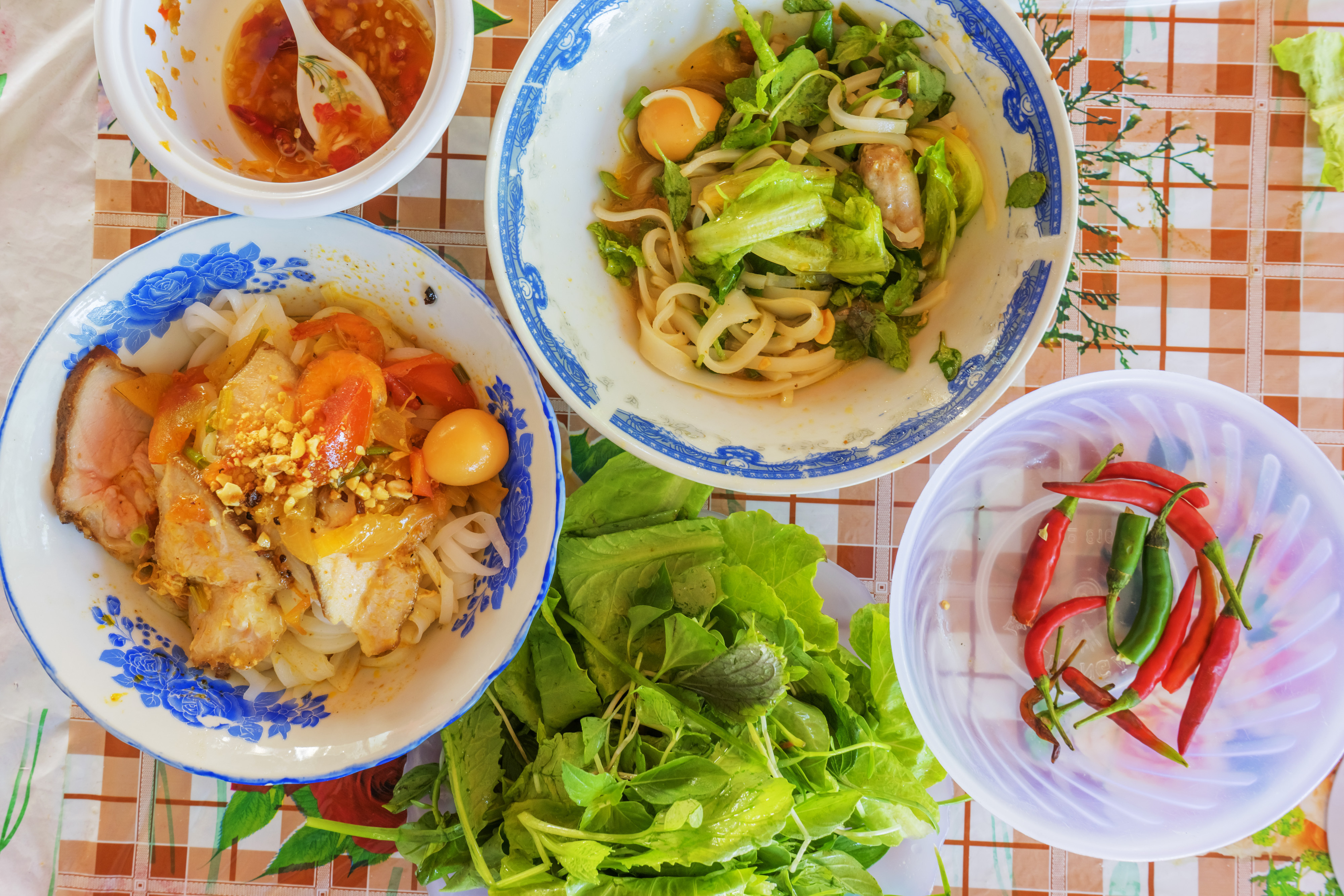 mi-quang-vietnamese-turmeric-noodles
