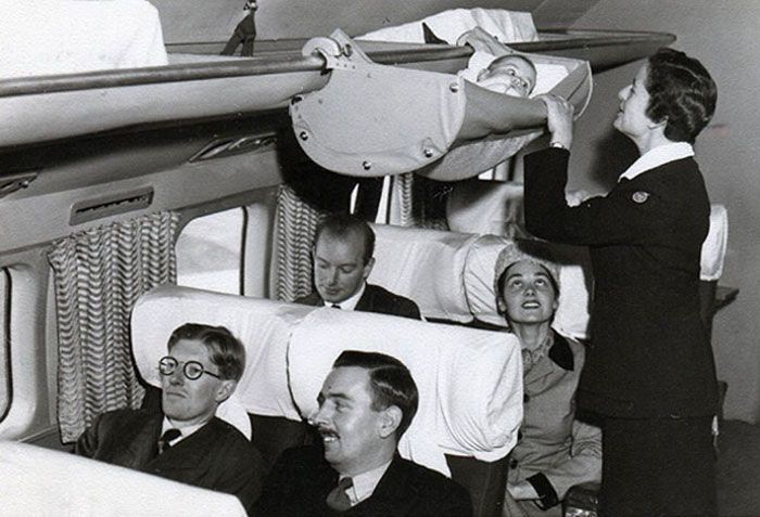 ย้อนอดีต เวลาพาเด็กทารกขึ้นเครื่องบิน ในยุค 1950s