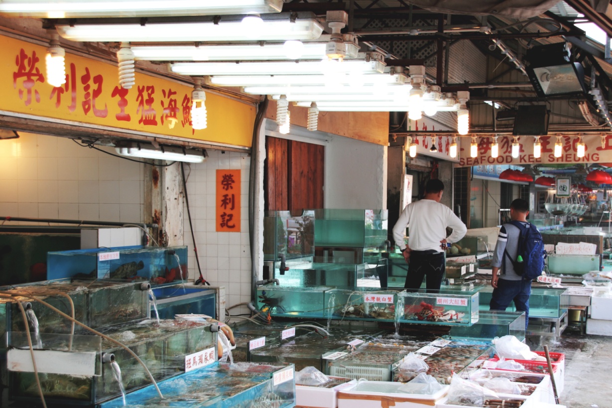 ตลาดอาหารทะเลซัมชิงหุย ในย่านทุนมุน