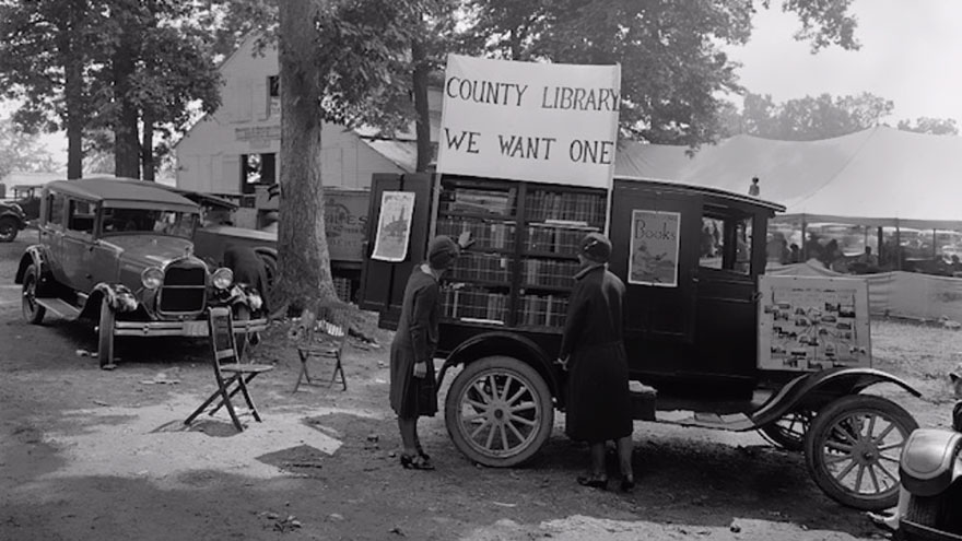 ห้องสมุดเคลื่อนที่ ที่งาน Rockville รัฐแมริแลนด์ สหรัฐอเมริกา ในปี 1928
