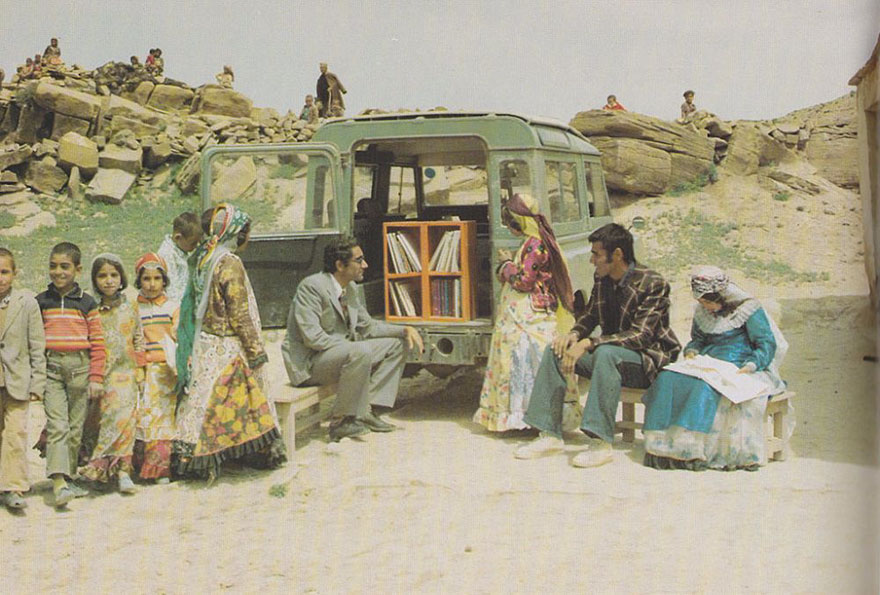 ห่องสมุดเคลื่อนที่ ในเมืองเคอร์ดิสถาน (Kurdistan) ประเทศอิหร่าน ปี 1970