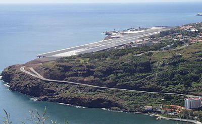 สนามบินนานาชาติ MADEIRA (FUNCHAL) บนเกาะ MADEIRA ประเทศโปรตุเกส