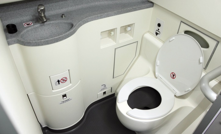 การใช้ห้องน้ำบนเครื่องบิน วิธีใช้ห้องน้ำบนเครื่องบิน ห้องน้ำ ห้องน้ำบนเครื่องบิน เครื่องบิน เรื่องควรรู้