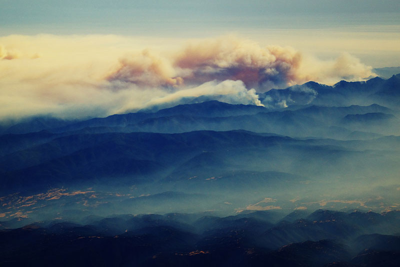 forest-fire-from-an-airplane-big-sur-california