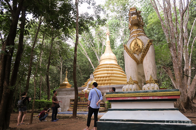 จังเกิ้ลราฟท์, หมู่บ้านมอญ