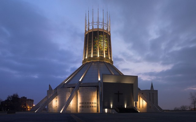 The Liverpool Metropolitan Cathedral ตึกที่น่าเกลียดที่สุดในโลก