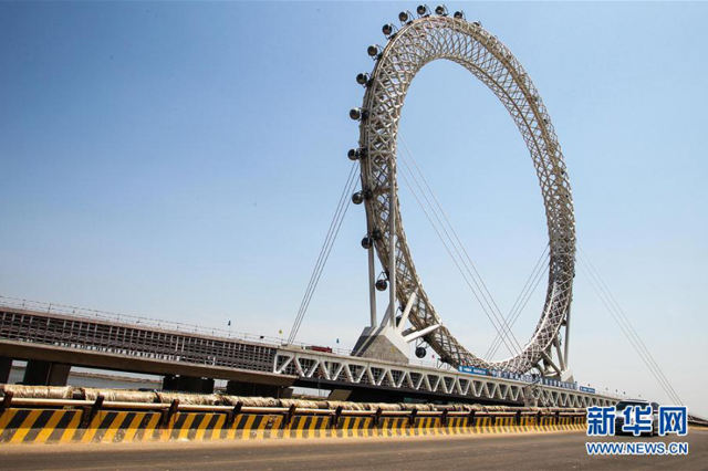 Bailang Ferris Wheel หรือ ชิงช้าสวรรค์ไป่หลาง ตั้งอยู่กลางสะพานข้ามแม่น้ำไป่หลาง (Bailang River Bridge) ที่รถสัญจรไปมา ในเมืองเหว่ยฟาง (Weifang) มณฑลซานตง ประเทศจีน ซึ่งชิงช้าสวรรค์ไป่หลางนี้ มีความสูงอยู่ที่ 145 เมตร เส้นผ่าศูนย์กลาง 125 เมตร อีกทั้งยังล้ำสมัยกว่าชิงช้าสวรรค์ที่เราเคยเห็นกันมาอีกด้วย เพราะชิงช้าสวรรค์ไป่หลางนี้ไม่มีแกนกลาง ตัวของชิงช้านั้นจะไม่หมุน จะหมุนเพียงแค่กระเช้าที่นั่งเท่านั้น