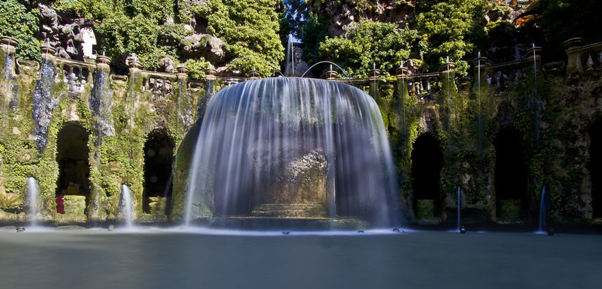 Oval Fountain In Villa D'este กรุงโรม (Rome) ประเทศอิตาลี (Italy)