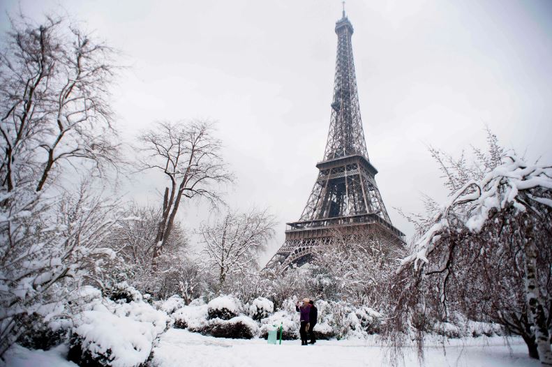 ปารีส ฝรั่งเศส หิมะตก เที่ยวต่างประเทศ