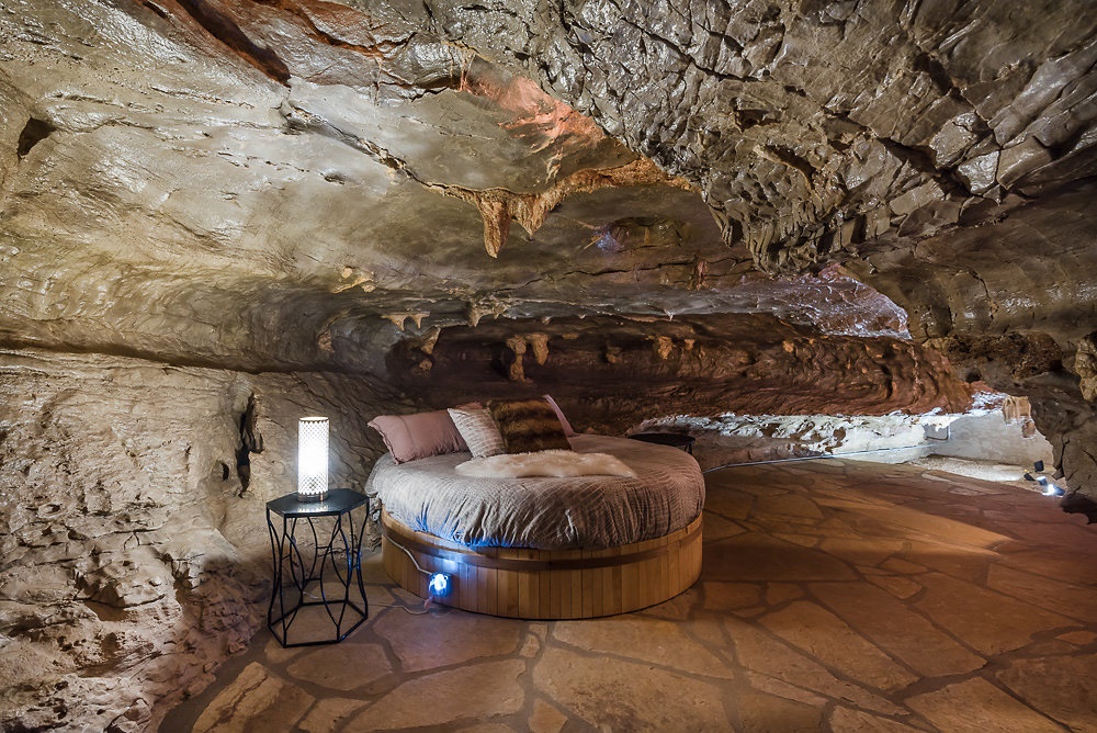 Beckham Creek Cave ที่พัก โรงแรมถ้ำ โรงแรมแปลก