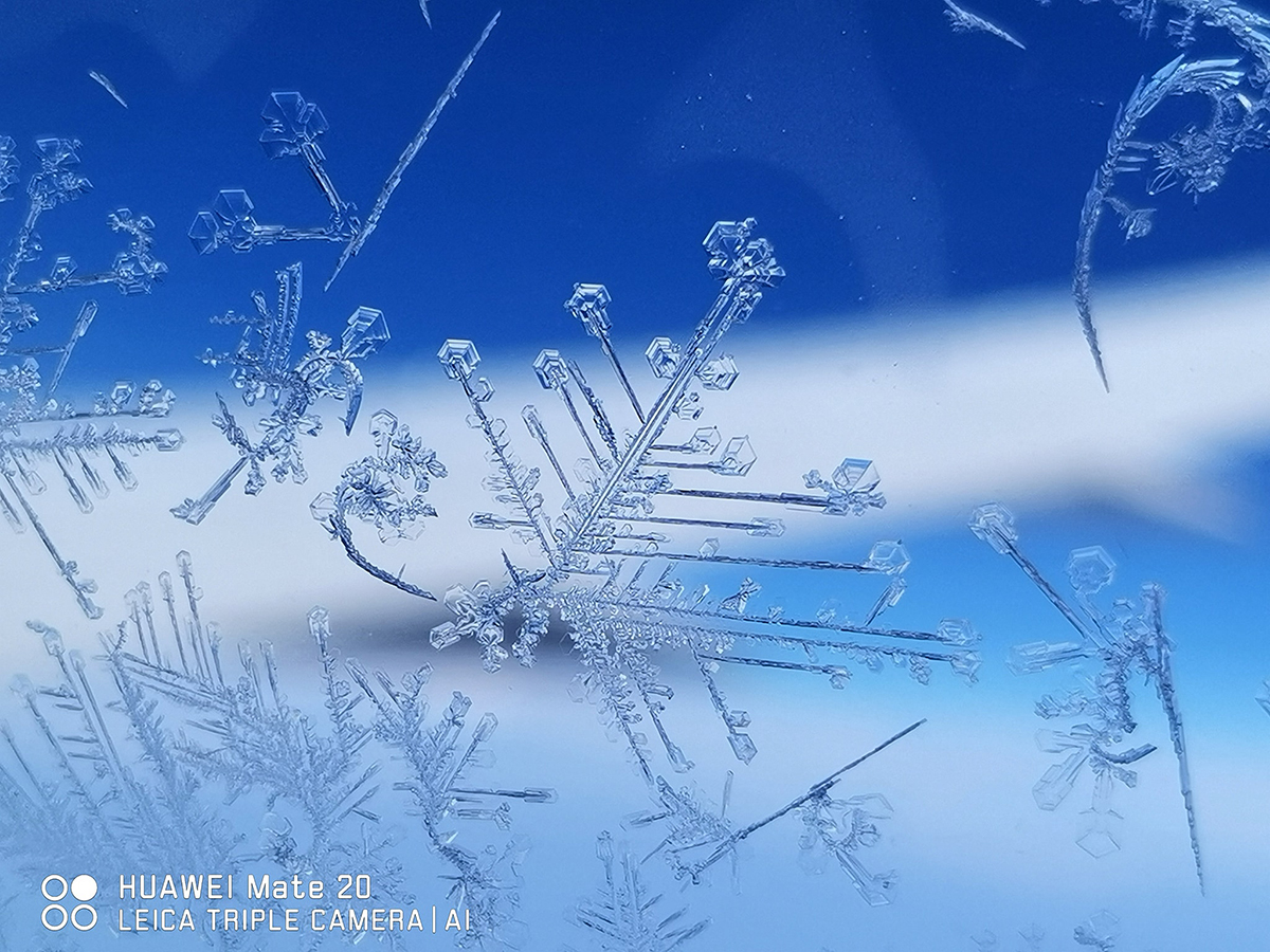 กระจกหน้าต่างเครื่องบิน ผลึกน้ำแข็ง รูปสวย เกล็ดน้ำแข็ง เกล็ดหิมะ เครื่องบิน เที่ยวญี่ปุ่น